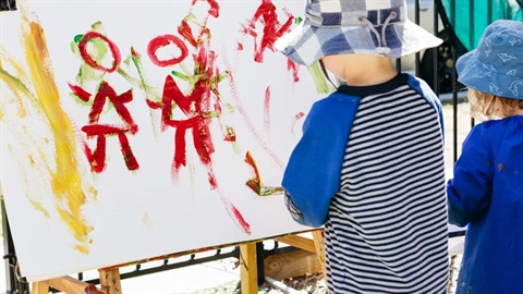 children painting