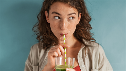 lady using paper straw